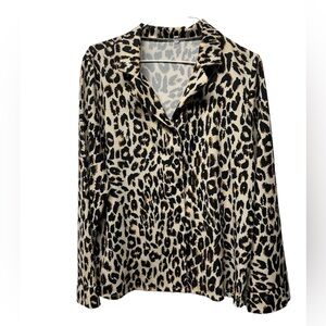 Animal print button front shirt blouse size medium tan black long sleeve